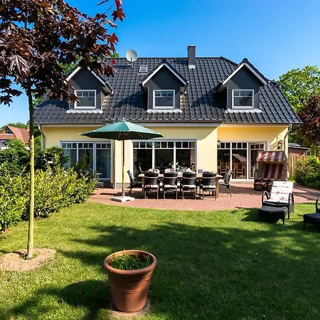 Landhausvilla Herrgarden 펜션 프레로